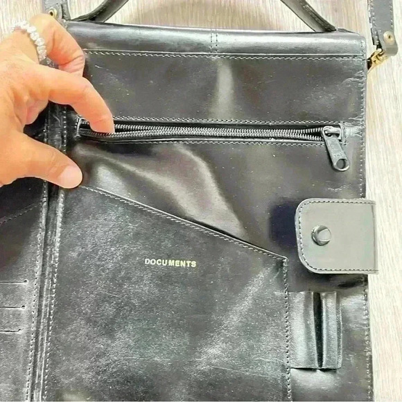 NUOVO  CAPICA BLVK LEATHER MESSENGER CROSSBODY BAG - Picture 11 of 16